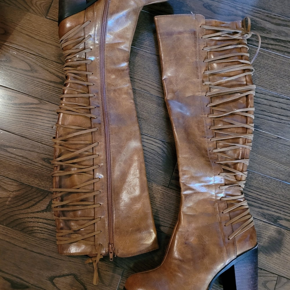 Boots, NWOT, never worn only tried on in house. Beautiful colour boots Size 6.5. - Picture 1 of 6